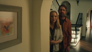 ‘No Good Deed’ Review: Lisa Kudrow and Ray Romano Tag Team Netflix’s Moderately Charming Murder Mystery